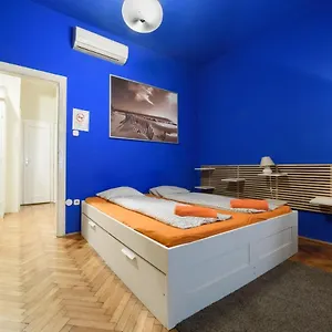 Pulse King Street Location Apartment