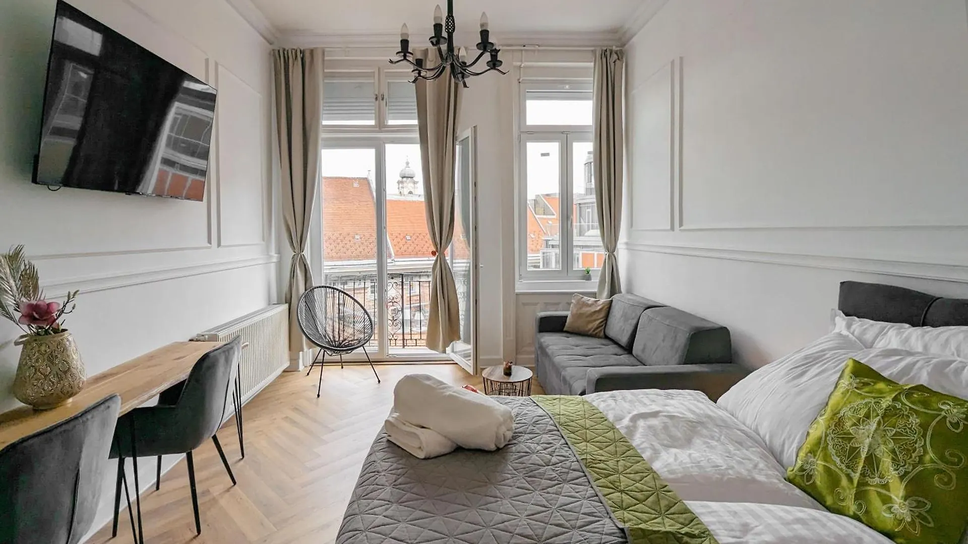 Pedestrian Apartment, The Best Location contacts